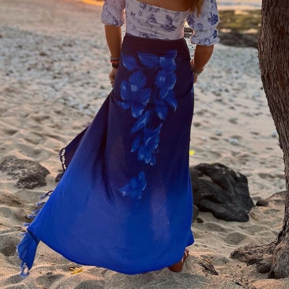 7/$20 blue hibiscus sarong